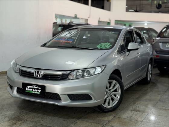 HONDA CIVIC 1.8 LXS 16V FLEX 4P AUTOMÁTICO HONDA CIVIC 1.8 LXS 16V FLEX 4P AUTOMÁTICO